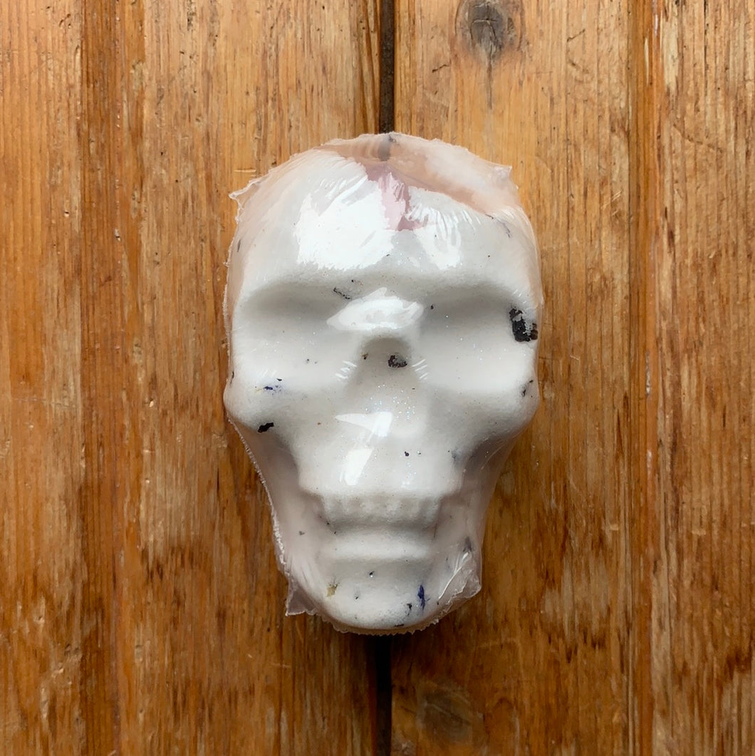 Skull rose quartz bath bomb