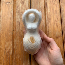Load image into Gallery viewer, Goddess citrine bath bomb

