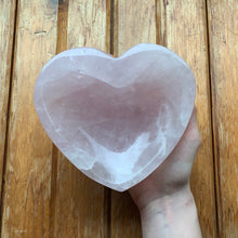 Load image into Gallery viewer, Rose quartz heart bowl
