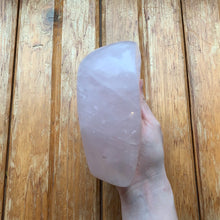 Load image into Gallery viewer, Rose quartz heart bowl

