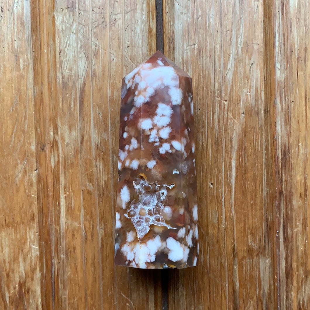 Red flower agate tower